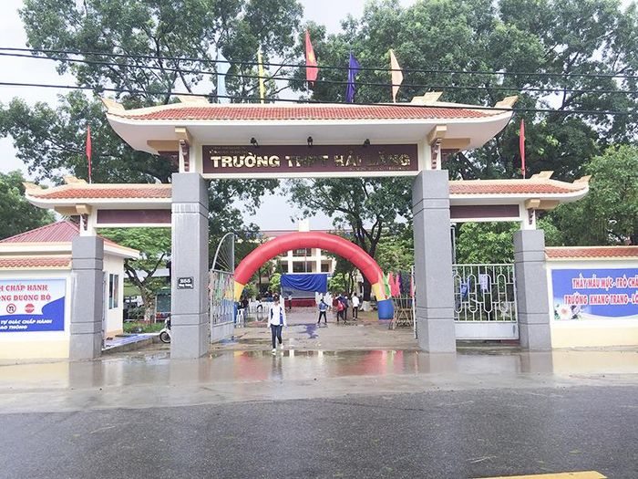 Trường PTTH Hải Lăng, một ngôi trường có truyền thống dạy tốt- học tốt. Ảnh: PV