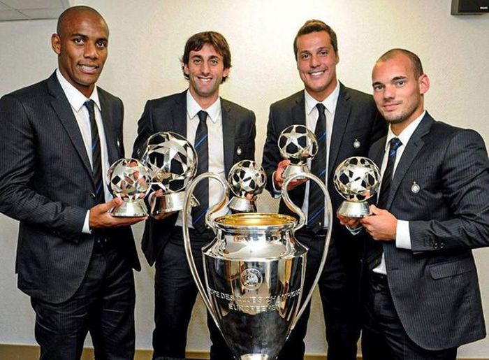  "Chỉ có những người này mới giúp Inter đánh bại được Barcelona", một CĐV cho biết. Từ trái qua phải, Maicon, Diego Milito, Julio Cesar, Wesley Sneijder, 4 trụ cột giúp Inter hoàn tất cú ăn ba ở mùa giải 2009/10. 