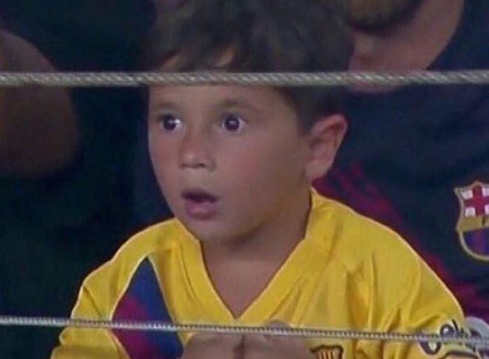  "Ít ra Inter sắp có sự cổ vũ của Mateo Messi", CĐV mỉa mai. Cậu út nhà Messi có thói quen "tiếp sức" cho tất cả CLB đối đầu với Barcelona. 