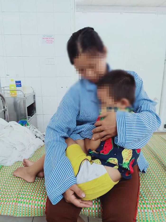 Bệnh nhi 6 tuổi bị ngộ độc đã được cấp cứu kịp thời. Ảnh: BVCC.