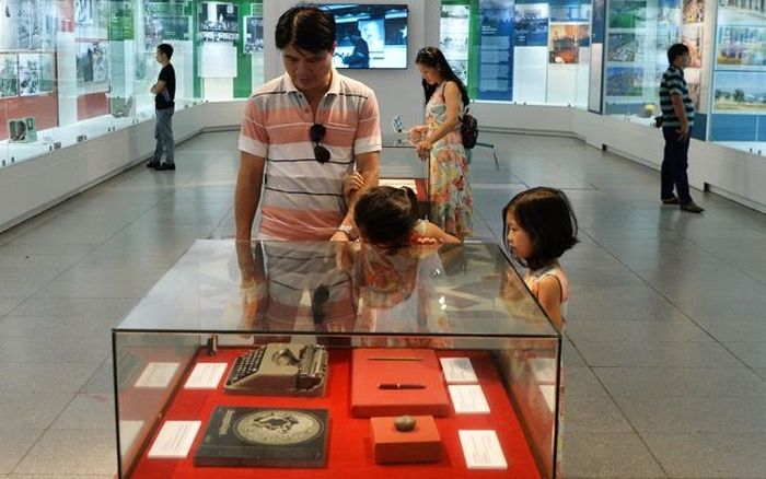Đây cũng là dịp để các bậc phụ huynh có cơ hội giúp các em nhỏ hiểu về cuộc đời Chủ tịch Hồ Chí Minh - vị lãnh tụ kính yêu của dân tộc.