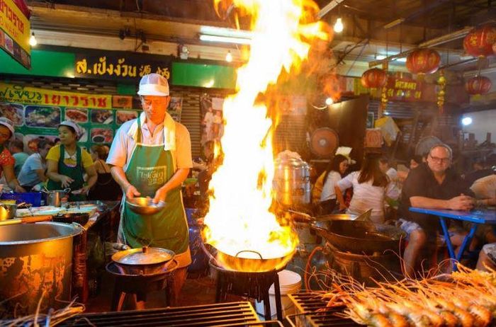  Du lịch Thái Lan nổi tiếng với các dịch vụ ăn uống, giải trí, thư giãn “xuyên màn đêm”