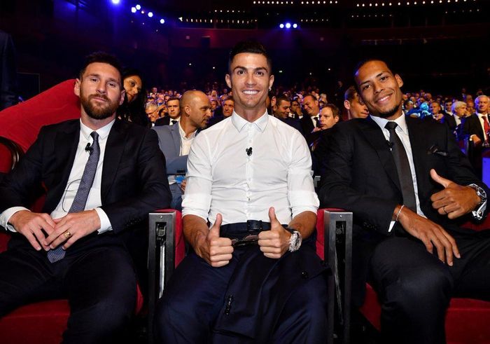 Ronaldo cực bảnh bao khi đến Monaco dự lễ bốc thăm