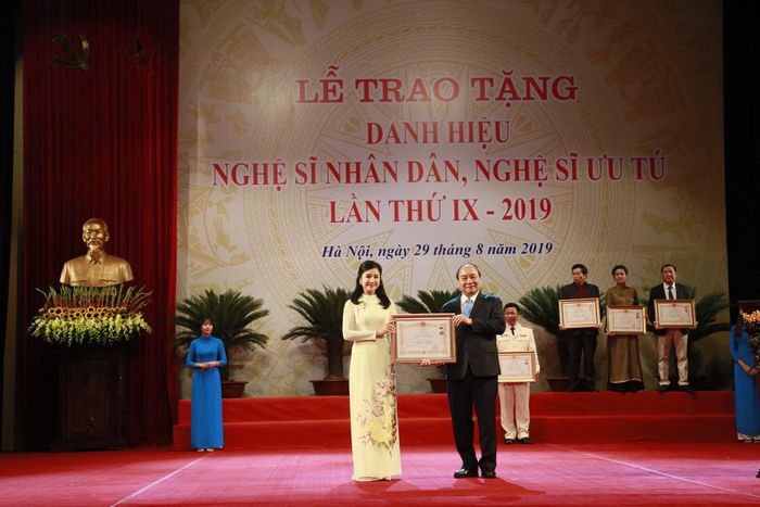 NS Thu Hà vừa được nhận danh hiệu NSND cao quý.