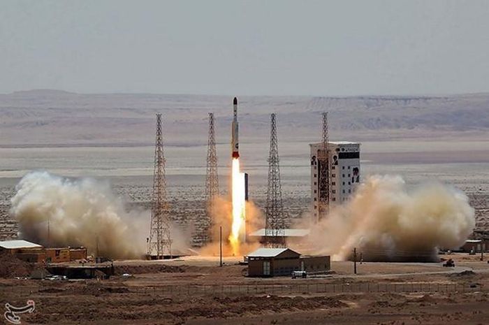 Tên lửa vũ trụ Iran cất cánh tháng 7-2017. Ảnh: ISNA