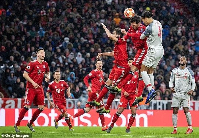  Van Dijk bật cao hơn tất cả để ghi bàn vào lưới Bayern Munich tại Champions League. Chỉ số đánh đầu của anh trong game là 78. 