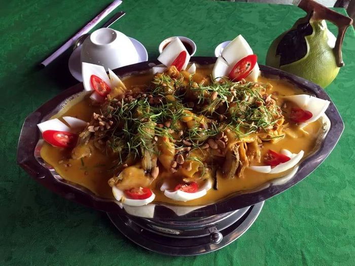 Dễ ghiền!, món cà ri ếch đồng nấu cùng bì bưởi.