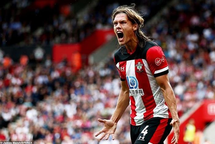 Tuy nhiên Jannik Vestergaard đã gỡ hòa cho Southampton trong hiệp 2.