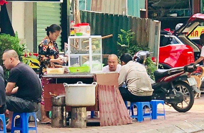 Bếp than tổ ong được sử dụng phổ biến tại các hàng quán nhỏ.