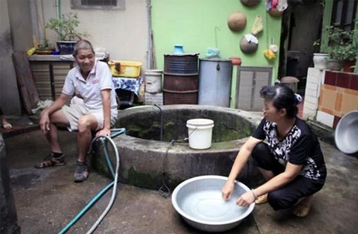 Giếng nước trong ngõ 86 Hàng Trống. Ảnh: MAI PHƯƠNG