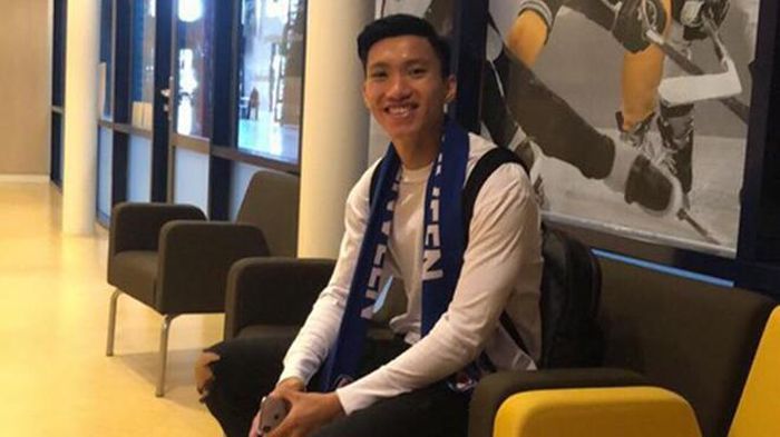 Khuôn mặt rạng ngời của Văn Hậu trong lúc chờ đợi ra mắt CLB Heerenveen