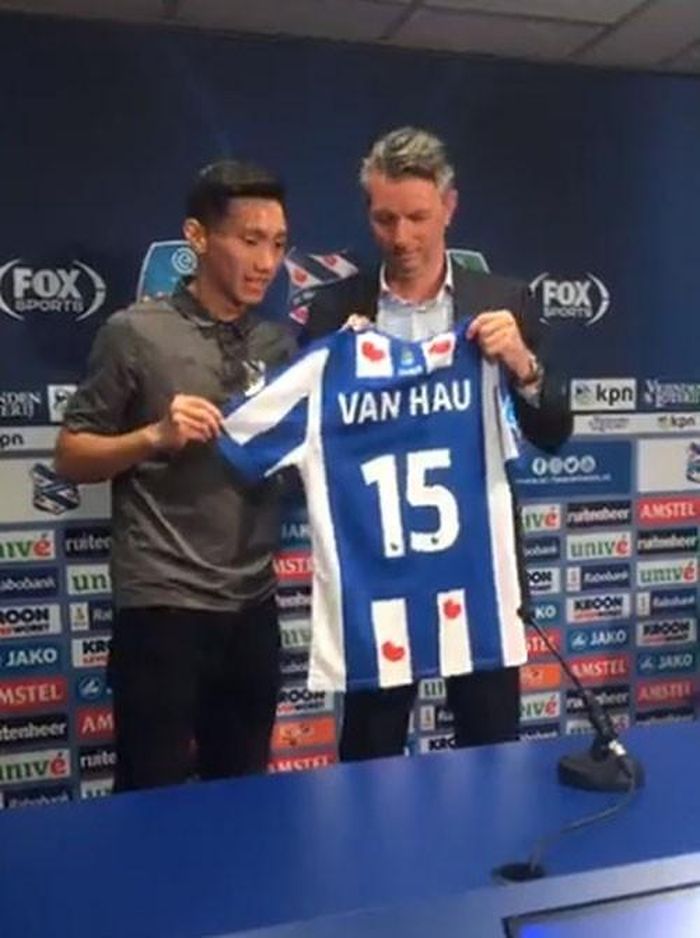 Văn Hậu được trao áo số 15 ở SC Heerenveen