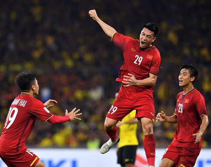 Huy Hùng là "quà độc" mà HLV Park Hang Seo dùng để "cân" Chanathip ở khu trung tuyến?