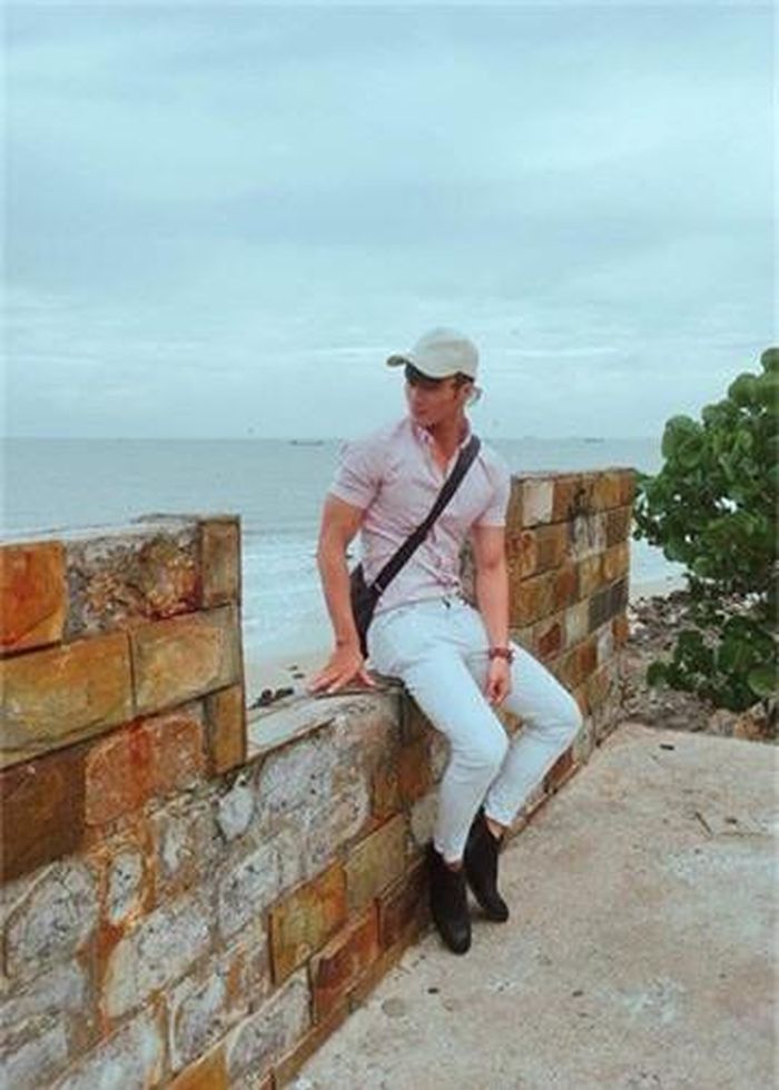  Phúc Nguyễn - đại diện ban tổ chức Mister Việt Nam mong khán giả cho Tấn Phát cơ hội sửa sai, tiếp tục tham gia cuộc thi. 