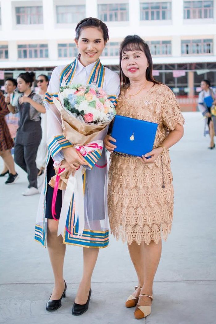  Hiện cô nàng đang tập trung kinh doanh online sau khi tốt nghiệp trường Đại học Rajamangala (Thái Lan).