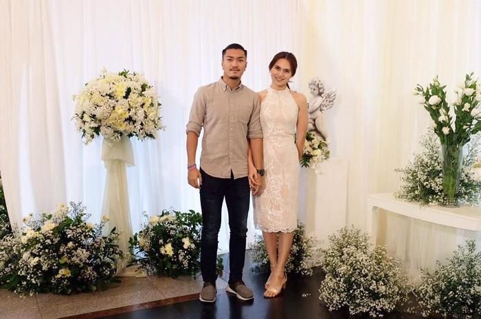  Kể từ đó đến nay, trung vệ CLB Muangthong đã có 9 năm gắn bó cùng bạn gái.