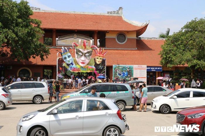  Ông Nguyễn Huy Thành (Công ty TNHH Dịch vụ Bảo vệ Nhất An) cho biết, ngày thường thì khu vui chơi, giải trí Thiên đường Bảo Sơn cũng vắng khách, nhưng vào dịp cuối tuần, đặc biệt là dịp lễ 30/4, 2/9 hay Tết Dương lịch thì khu này luôn chật kín người. Có thời điểm, đoạn đường Lê Trọng Tấn tắc kéo dài bởi xe ô tô cá nhân của phụ huynh đưa các cháu đến đây thăm quan, vui chơi. 