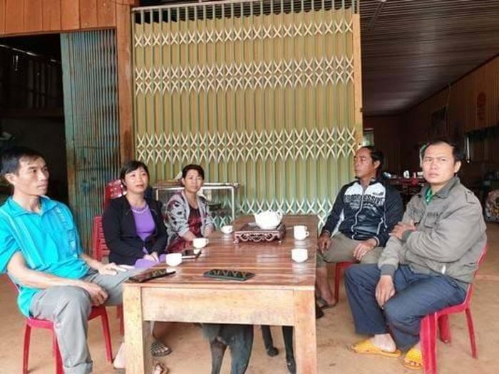 Người dân bức xúc về sự việc. Ảnh: Nhân Thiện