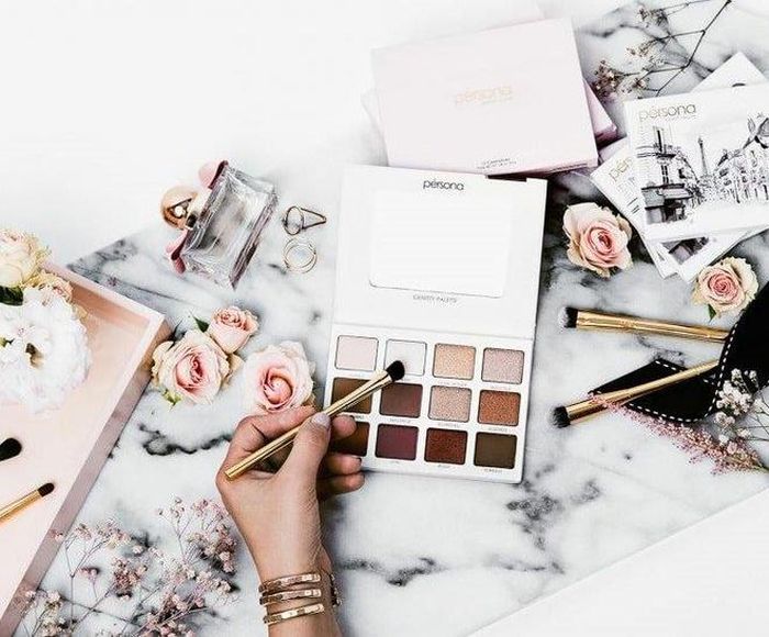 Những màu sáng trong bảng mắt sẽ giúp rất nhiều trong việc make up mắt to. Ảnh: Pinterest.