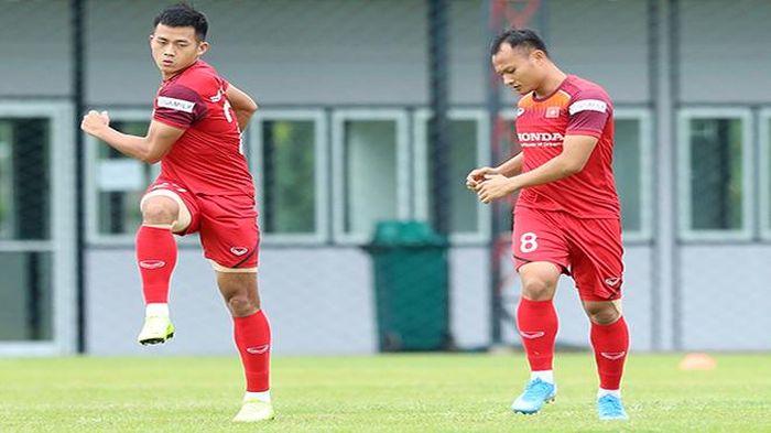 Hà Minh Tuấn (trái) không được lựa chọn một phần vì chấn thương chưa bình phục hoàn toàn. Ảnh: Hoàng Linh