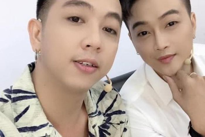 Cựu thành viên HKT - TiTi đăng hình chúc mừng sinh nhật Lý Tuấn Kiệt. Người hâm mộ vui mừng khi hai thành viên hội ngộ thân thiết sau 2 năm tan rã.