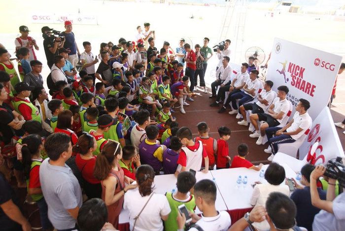 Mỗi cuộc giao lưu, Hà Nội FC đem đến một đội hình gồm 11 ngôi sao