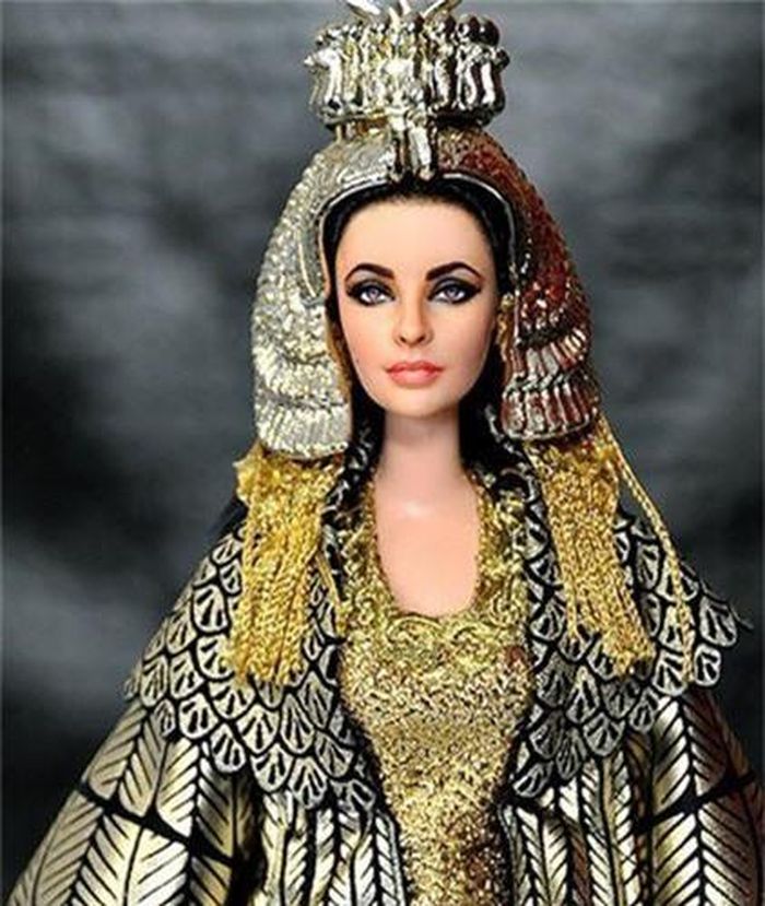  Đến năm 41 trước Công nguyên, Nữ hoàng Cleopatra tiêu diệt người chị gái Arsinoe để không còn người nào đe dọa đến ngai vàng của bà.