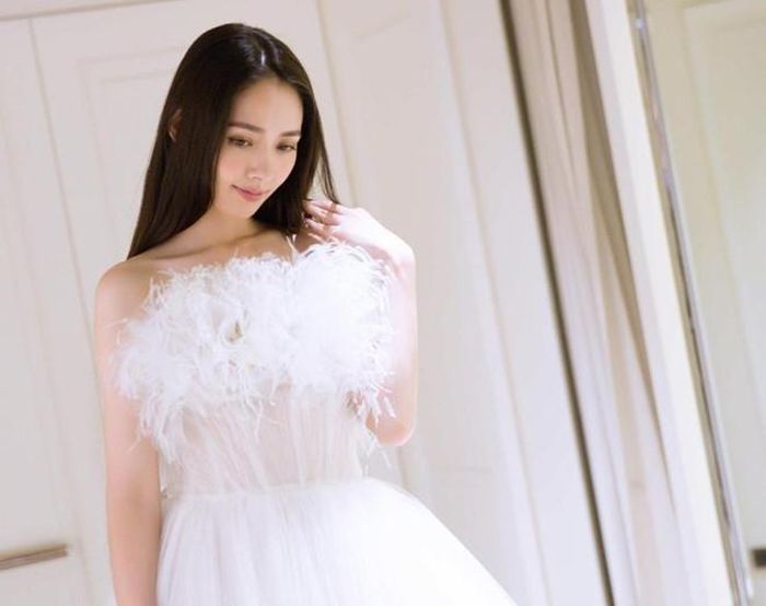 Quách Bích Đình đang cùng với hôn phu là nam diễn viên Hướng Tả tham gia hai show giải trí mang tên Ngôi nhà của vợ chồng son và sắp tới là Tình yêu của con gái. Nội dung chương trình đề cập đến mối tình mãnh liệt, yêu nhanh cưới sớm của cặp đôi.