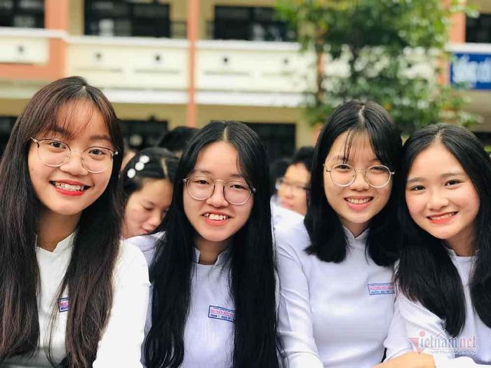 Háo hức chờ đợi năm học mới. Ảnh: Lê Huyền