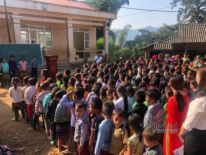 Các học sinh Cao Bằng trong ngày khai giảng