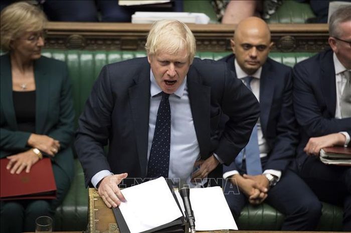 Tại phiên họp của Hạ viện ở London ngày 3/9/2019, Thủ tướng Boris Johnson (giữa) khẳng định không muốn bầu cử sớm nhưng nếu các nghị sĩ biểu quyết dừng đàm phán với EU và tiếp tục trì hoãn Brexit, thì bầu cử sớm là cách duy nhất để giải quyết vấn đề. Ảnh: THX/TTXVN