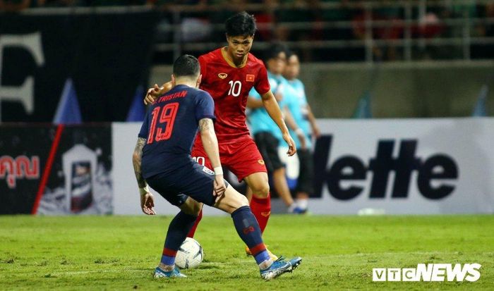 Công Phượng chơi rất nỗ lực trong hiệp 2.