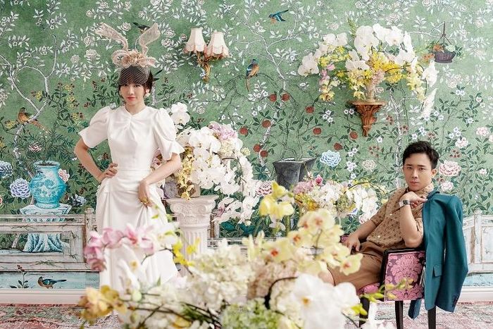 Bộ ảnh cũng được thực hiện đúng thời điểm lễ Trung Thu cận kề. Với cả Hari Won và Trấn Thành, Trung Thu không chỉ là dịp đoàn viên của mọi gia đình mà còn là khoảnh khắc ấm cúng của những đôi lứa yêu nhau.