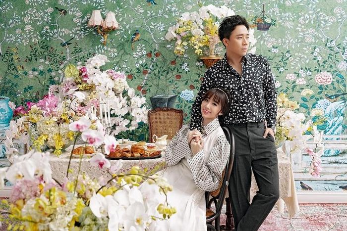 Trong lần xuất hiện một show truyền hình mới đây, Hari Won từng chia sẻ về cuộc hôn nhân giữa mình và Trấn Thành: " Tôi như búp bê sống vậy. Lúc đầu, tôi hơi mệt mỏi nhưng dần thấy việc làm đó khiến chồng vui nên thoải mái đón nhận".