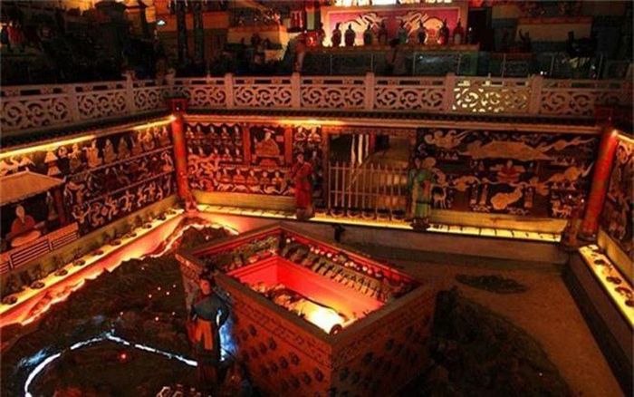 Mô hình địa cung trong lăng mộ của Tần Thủy Hoàng có chứa một hàm lượng lớn thủy ngân.