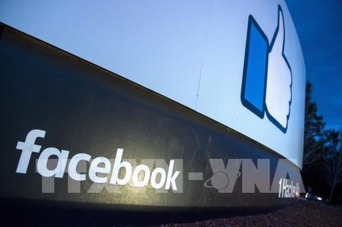 Biểu tượng Facebook tại Menlo Park, California, Mỹ. Ảnh: AFP/TTXVN