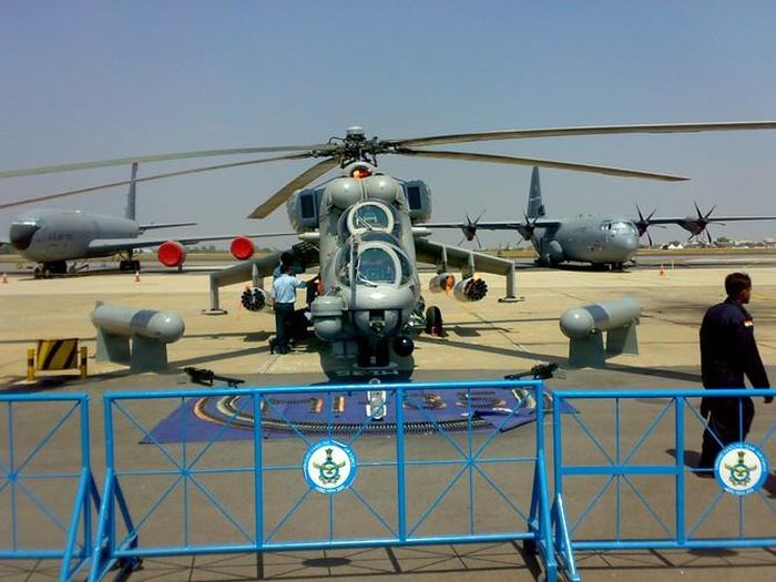  Ưu điểm lớn nhất mà trực thăng Mi-35 Ấn Độ sở hữu đó là chúng được lắp đặt hệ thống trinh sát - ngắm bắn quang điện tối tân, tính năng theo đánh giá vượt trội sản phẩm do Nga sản xuất, đặc biệt khi tác chiến ban đêm. 