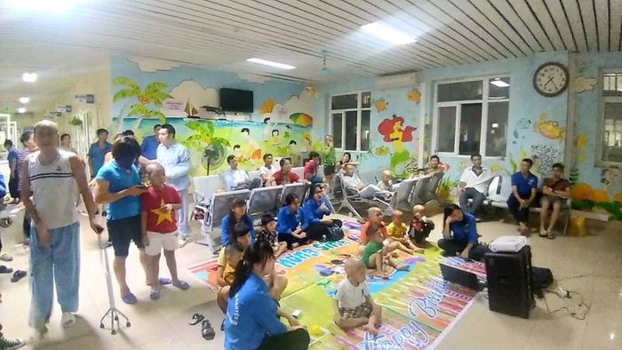Bên cạnh chiếu phim còn có các hoạt động khác