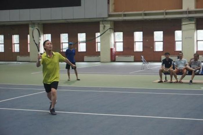 Các vận động viên thi đấu ở nội dung đôi nam bộ môn tennis 