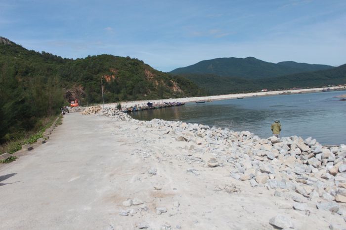 Đê biển qua thôn Yên Điềm có vai trò hết sức quan trọng