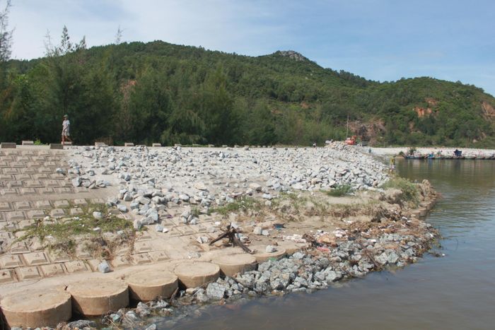 Đoạn đê biển bị sạt lở kéo dài khoảng 200m
