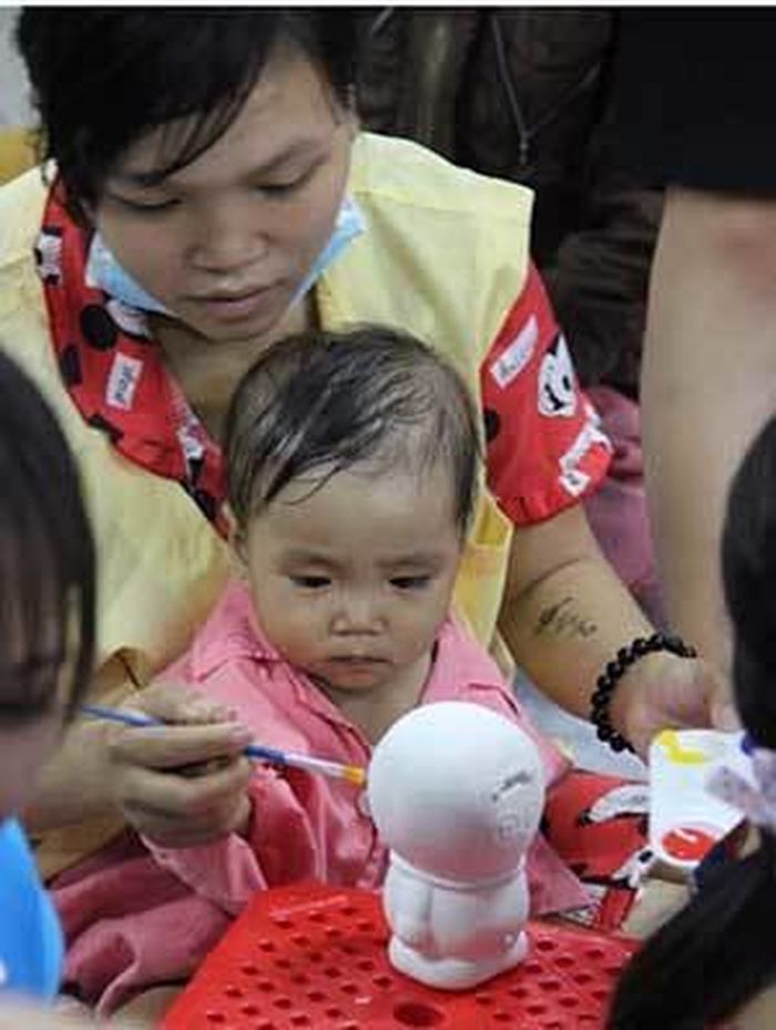 Hy vọng các con sẽ quên đi nỗi đau bệnh tật.