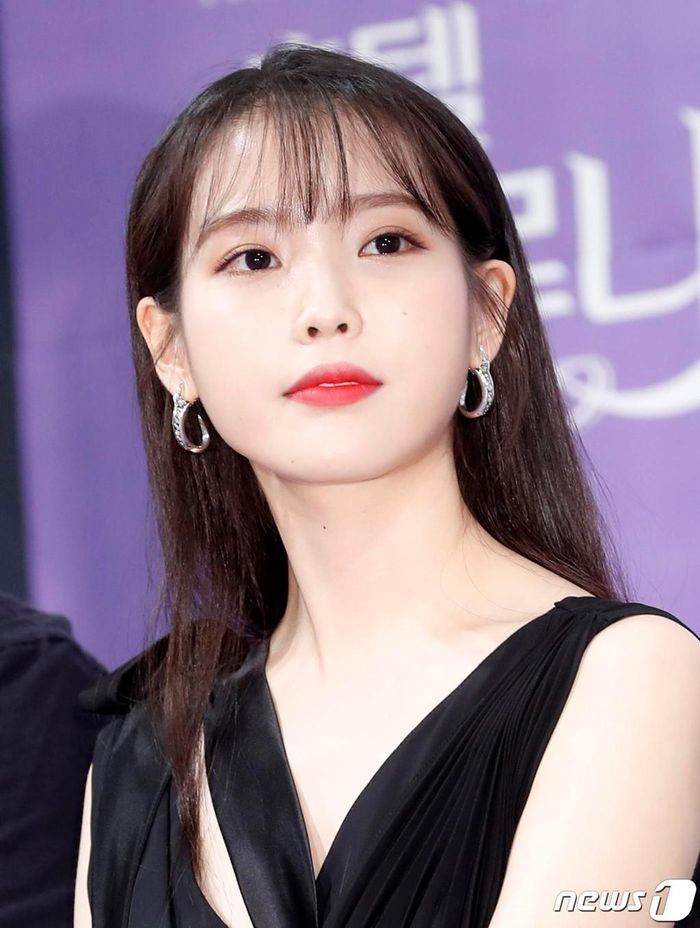 Ngoài ca hát, IU còn nổi tiếng cả trong lĩnh vực điện ảnh và quảng cáo. Cô là nghệ sĩ nữ chịu khó tham gia diễn xuất từ những ngày đầu đi hát. Thông qua vai diễn Kim Pil Sook trong bộ phim từng tạo được tiếng vang lớn năm 2011 - Dream High, IU nhanh chóng nhận được sự chú ý cùng với dàn diễn viên trẻ đầy tiềm năng của Kpop như Kim Soo Hyun, Suzy, Taecyeon (2PM), Woo Young (2PM). 