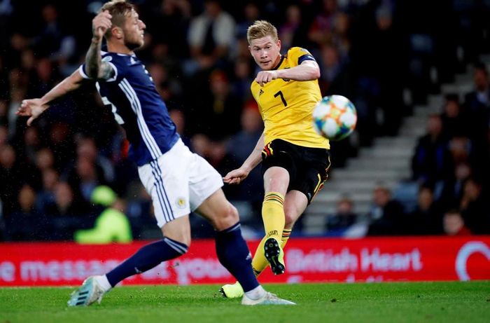  De Bruyne khép lại ngày thi đấu hoàn hảo bằng pha lập công nâng tỷ số lên 4-0 ở phút 82. Cú cứa lòng của cầu thủ sinh năm 1991 tạo nên một đường cong không cho thủ môn đội chủ nhà cơ hội cản phá. 