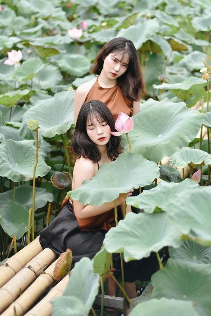 Cùng có vẻ ngoài sáng song Thanh Hằng, Thanh Nga không có ý định theo đuổi nghệ thuật. Vì năm nay là cuối cấp, hai chị em chia sẻ sẽ tập trung hết sức vào việc học và đặt mục tiêu thi vào trường Đại học Thương mại Hà Nội hoặc Học viện Báo chí và Tuyên truyền. 
