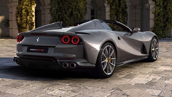Khác với 812 Superfast, 812 GTS Spider có phần đuôi xe với hai trụ nhô lên. (Ảnh: Ferrari)