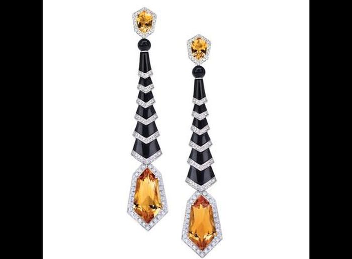 Giá: 480 triệu đồng trên www.avakian.com. 