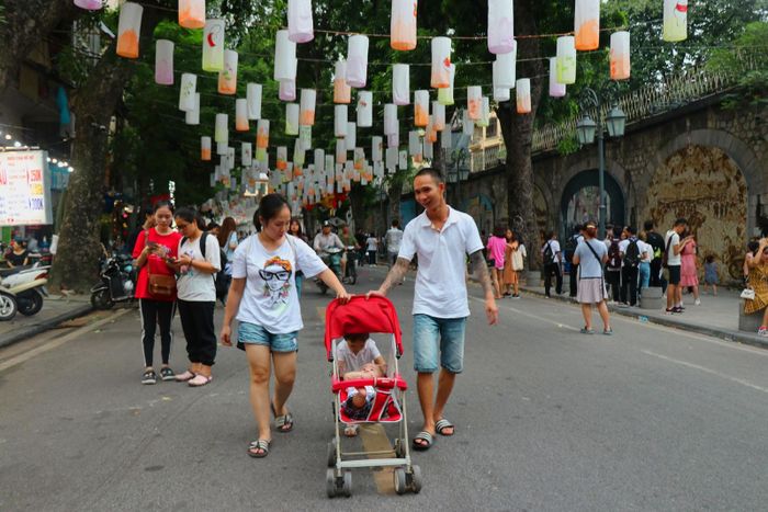 Tết đoàn viên là khi gia đình quây quần làm những điều nhỏ nhặt.