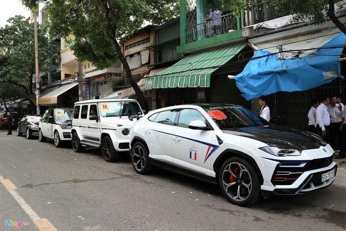  Lần xuất hiện này xe lột xác với gói độ Mansory độc nhất Việt Nam. 