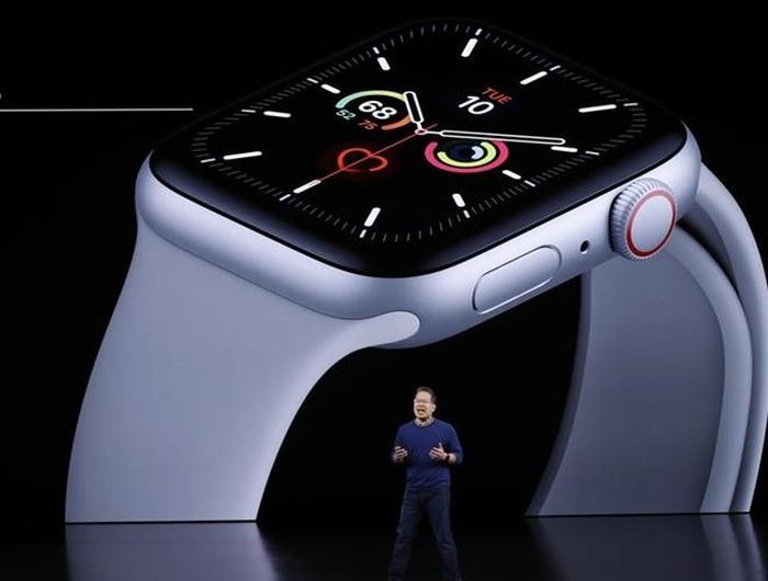  Một sản phẩm khác là Apple Watch thế hệ thứ 5 cũng được ra mắt trong sự kiện tối 10-9 